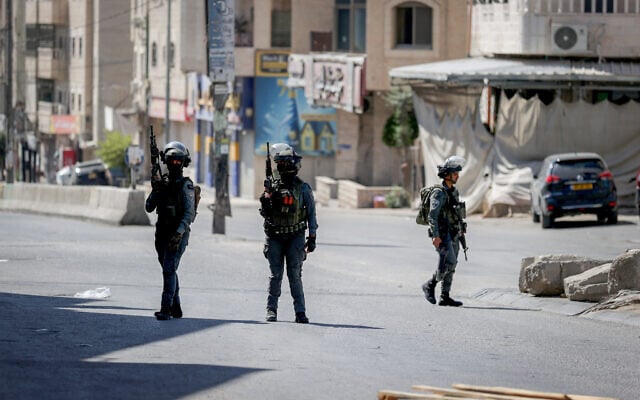 Israeli Border Police officers operate in the Qalandia refugee camp in the West Bank, August 25, 2026. (Flash90)