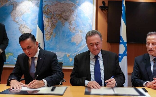 Defense Minister Israel Katz (right) signs a memorandum of understanding with Honduran Defense Minister Enrique Rodríguez Burchard, August 16, 2026. (Courtesy Defense Ministry)