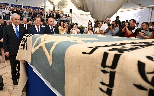 (L-R) Prime Minister Benjamin Netanyahu, President Isaac Herzog, and World Zionist Organization Chairman Yaakov Hagoel at a state ceremony marking the reinterment of the remains of Theodor Herzl's grandparents, August 5, 2026 (Haim Zach / GPO)