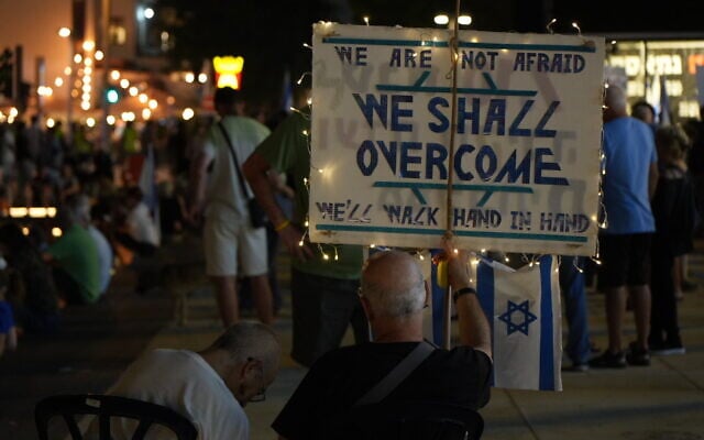 Pro-democracy, anti-government protesters at Habima Square in Tel Aviv, August 15, 2026