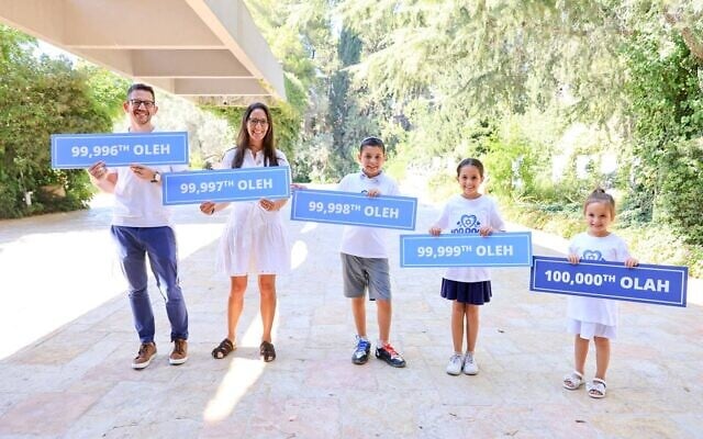 The Douglas family arrives in Israel, with the youngest daughter, Emilia, representing the 100,000th new immigrant brought through Nefesh B'Nefesh since its founding in 2002, August 9, 2026 (Yonit Schiller)