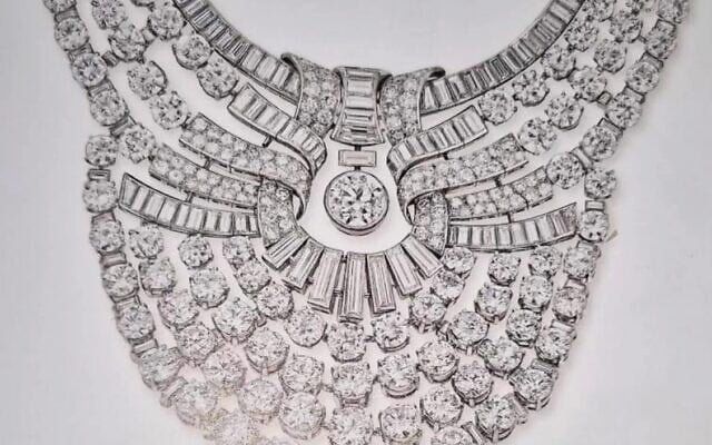 A Van Cleef and Arpels necklace stolen from Vienna’s Museum of Applied Arts, on August 27, 2026.(INTERPOL via X) A Van Cleef and Arpels necklace stolen from Vienna’s Museum of Applied Arts, on August 27, 2026.(INTERPOL via X)
