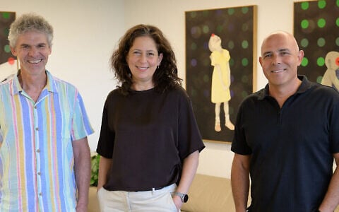 From left to right: Prof. Gil Levkowitz, Dr. Yael Kuperman and Prof. Alon Chen of the Weizmann Institute of Science. (Courtesy)