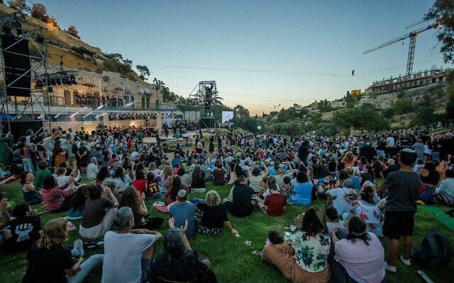 'Held By a String' was the opening aerial performance at Jerusalem's Hinnom Valley on July 28, 2026 (Igo Parvrov)