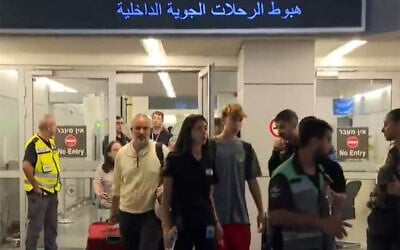 Passengers who were on a flydubai aircraft bound for Israel from the United Arab Emirates that suffered an emergency mid-air, with the copilot subdued after stabbing the captain in an alleged attempt to crash the plane, arrive back home at Ben Gurion Airport, September 30, 2026. (Screenshots/Channel 12 News) Passengers who were on a flydubai aircraft bound for Israel from the United Arab Emirates that suffered an emergency mid-air, with the copilot subdued after stabbing the captain in an alleged attempt to crash the plane, arrive back home at Ben Gurion Airport, September 30, 2026. (Screenshots/Channel 12 News)