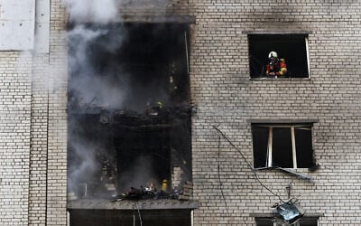 Firefighters work at the site of an apartment building which was hit by a Russian jet drone strike, amid Russia’s attack on Ukraine, in Kyiv, Ukraine September 25, 2026. (Thomas Peter/Reuters) Firefighters work at the site of an apartment building which was hit by a Russian jet drone strike, amid Russia’s attack on Ukraine, in Kyiv, Ukraine September 25, 2026. (Thomas Peter/Reuters)