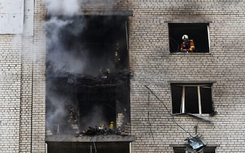 Firefighters work at the site of an apartment building which was hit by a Russian jet drone strike, amid Russia’s attack on Ukraine, in Kyiv, Ukraine September 25, 2026. (Thomas Peter/Reuters)