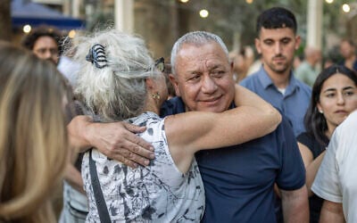 Gadi Eisenkot, leader of the Yashar party, holds a meet-and-greet with people at a coffee shop in Jerusalem as part of his election campaign, on August 12, 2026. (ilia YEFIMOVICH/AFP) Gadi Eisenkot, leader of the Yashar party, holds a meet-and-greet with people at a coffee shop in Jerusalem as part of his election campaign, on August 12, 2026. (ilia YEFIMOVICH/AFP)