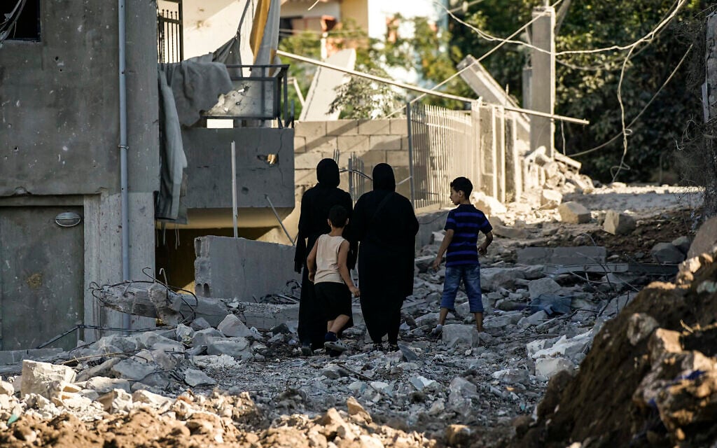 Residents inspect the destruction the morning after a night airstrike by the Israeli military that targeted the southern Lebanese village of Mayfadoun, on September 5, 2026. (ammar ammar/AFP)