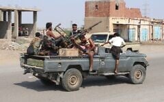 Forces loyal Yemen’s Saudi-backed government ride in a pick-up truck in the Hays district, south of Hodeida, on September 5, 2026. (Khaled ZIAD/AFP)