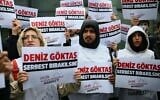 Protesters hold placards reading 'Deniz Goktas, Let him be released!' during a demonstration in support of Turkish comedian Deniz Goktas, as he went on trial for insulting Turkey’s President Recep Tayyip Erdogan and other offenses, seen outside the Justice Palace courthouse in Istanbul on September 28, 2026. (YASIN AKGUL/AFP)