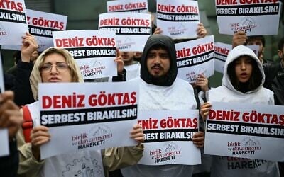 Protesters hold placards reading 'Deniz Goktas, Let him be released!' during a demonstration in support of Turkish comedian Deniz Goktas, as he went on trial for insulting Turkey’s President Recep Tayyip Erdogan and other offenses, seen outside the Justice Palace courthouse in Istanbul on September 28, 2026. (YASIN AKGUL/AFP)