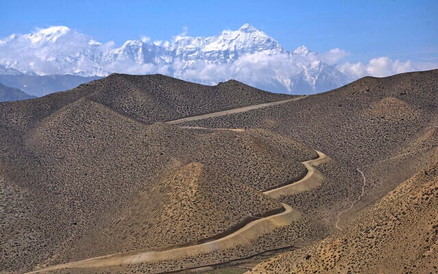 Illustration: A dirt road through barren mountains in Nepal, April 17, 2025. (AP Photo/Niranjan Shrestha)