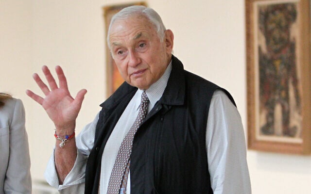 Then-Chairman and CEO of L Brands Les Wexner tours the exhibit at the Wexner Center for the Arts in Columbus, Ohio, September 19, 2014. (AP Photo/Jay LaPrete) Then-Chairman and CEO of L Brands Les Wexner tours the exhibit at the Wexner Center for the Arts in Columbus, Ohio, September 19, 2014. (AP Photo/Jay LaPrete)