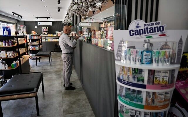 A man receives his medicine in a pharmacy in Tehran, Iran, August 29, 2026. (AP Photo/Vahid Salemi) A man receives his medicine in a pharmacy in Tehran, Iran, August 29, 2026. (AP Photo/Vahid Salemi)