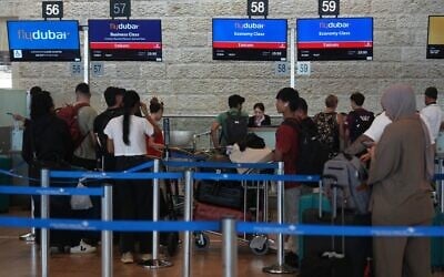 Passengers wait in line to check in their luggage with flydubai at Ben Gurion International Airport, near Tel Aviv, Israel, September 30, 2026. (AP Photo/Ariel Schalit) Passengers wait in line to check in their luggage with flydubai at Ben Gurion International Airport, near Tel Aviv, Israel, September 30, 2026. (AP Photo/Ariel Schalit)