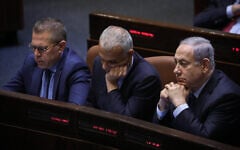 Ministers Gilad Erdan, left, and Moshe Kahlon, center, alongside Prime Minister Benjamin Netanyahu in the Knesset on May 20, 2019. (Noam Revkin Fenton/Flash90)