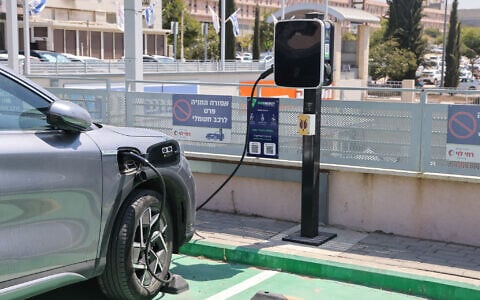 A charging station for electric cars at Ishpro Center in Modiin, central Israel, August 12, 2026. (Yossi Aloni/FLASH90)
