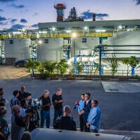 Energy, Water and Infrastructure Minister Eli Cohen visits a water desalination facility near Rishon Lezion, September 2, 2026. (Yossi Aloni/Flash90)