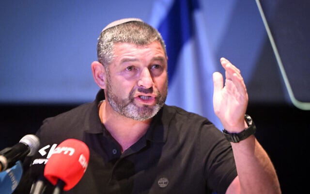 People of Israel chair Ofer Winter speaks at a party event in Rishon Lezion, September 15, 2026. (Avshalom Sassoni/Flash90)