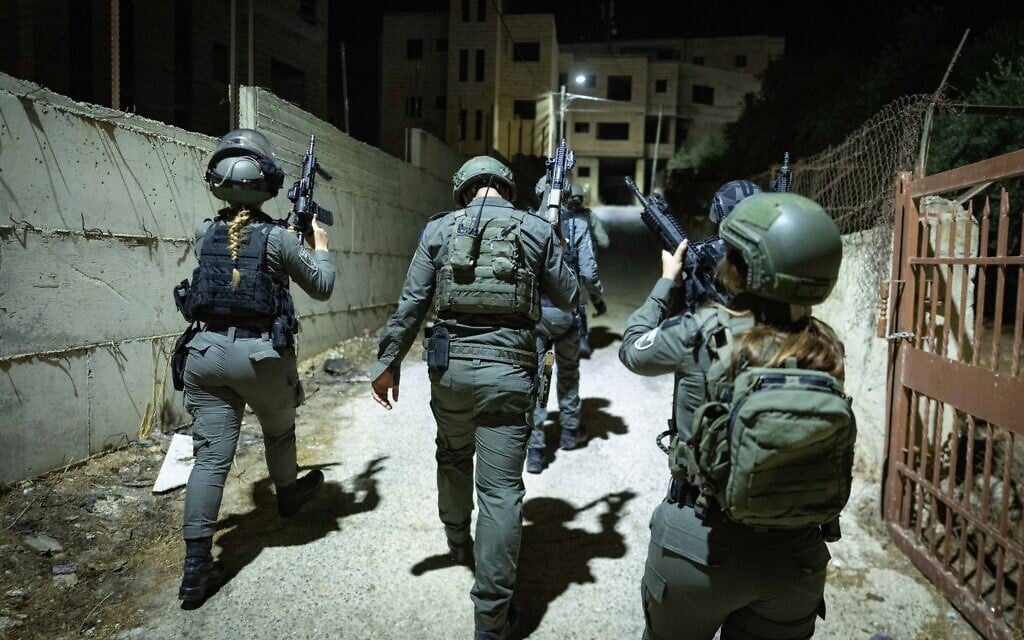 Border Police officers from the Jerusalem Envelope unit raid the Palestinian village of Bir Nabala, near Ramallah, during an early morning counterterrorism operation to arrest suspects, September 15, 2026. (Chaim Goldberg/Flash90)
