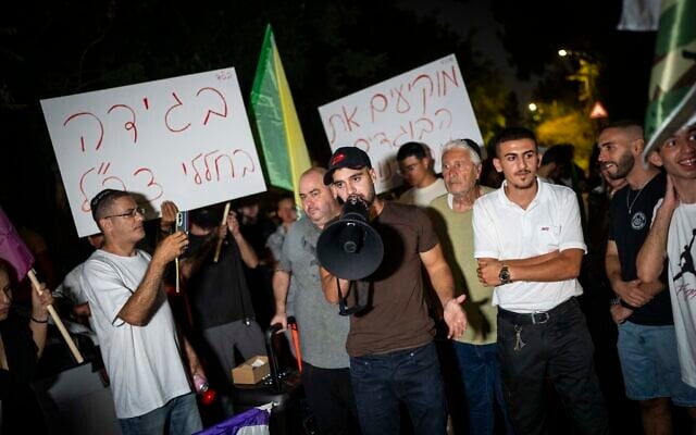 Right-wing activists protest against filmmaker Rachel Szor and her film 'NAZA' outside her parents’ home in Savyon, central Israel, September 16, 2026. (Erik Marmor/Flash90) Right-wing activists protest against filmmaker Rachel Szor and her film 'NAZA' outside her parents’ home in Savyon, central Israel, September 16, 2026. (Erik Marmor/Flash90)