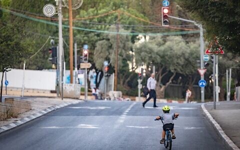 People ride bicycles in Jerusalem on the eve of Yom Kippur, the Day of Atonement and the holiest day in the Jewish calendar, September 20, 2026. (Yonatan Sindel/Flash90)