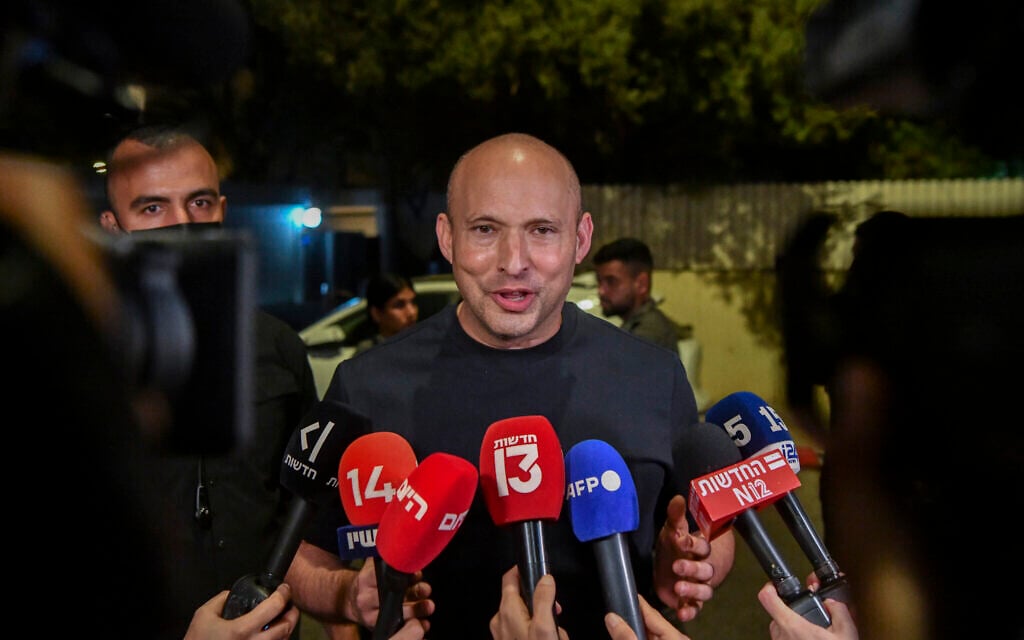Former Prime Minister and B'Yachad party leader Naftali Bennett speaks to the media in Tel Aviv, September 26, 2026. (Avshalom Sassoni/Flash90)