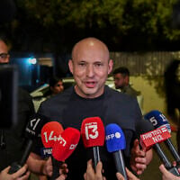 Former Prime Minister and B'Yachad party leader Naftali Bennett speaks to the media in Tel Aviv, September 26, 2026. (Avshalom Sassoni/Flash90)