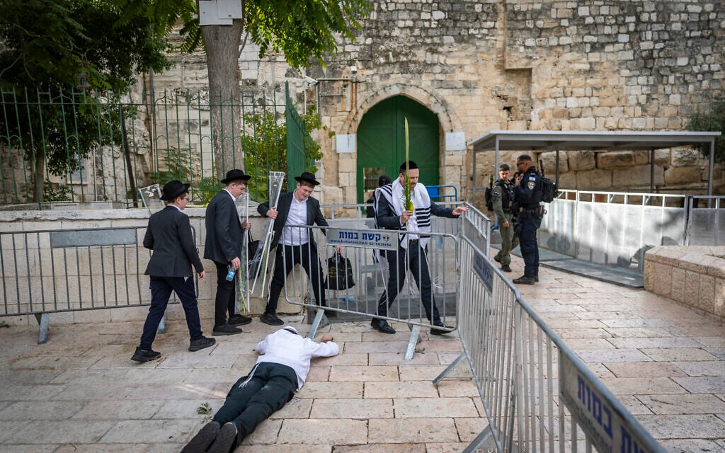 Jewish men pray and dance at the entrance to the Temple Mount in Jerusalem’s Old City on September 29, 2026. (Chaim Goldberg/Flash90)
