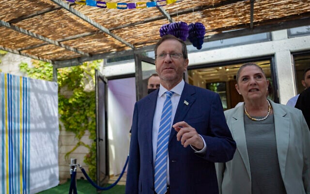 President Isaac Herzog and his wife Michal Herzog welcome members of the Israeli public to the President’s Residence sukkah in Jerusalem during the Jewish holiday of Sukkot, September 29, 2026. (Yonatan Sindel/Flash90)