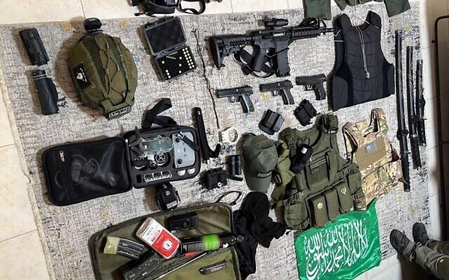 Weaponry found in the possession of a 19-year-old from Kafr Qasim suspected of planning a terror attack (Israel Police)