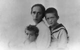 Yitzhak Rabin with his sister Rachel Rabin and their mother Rosa, 1927. (Israel National Photo Collection via wikipedia commons)