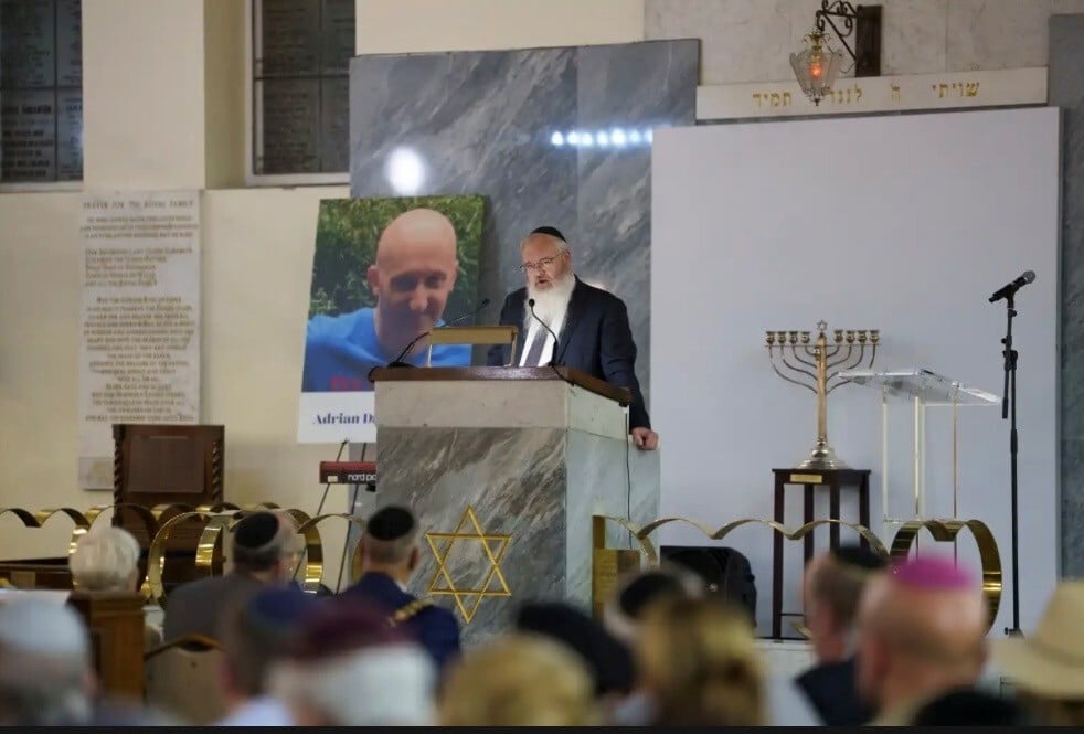 Manchester synagogue holds memorial for Yom Kippur terror attack victims