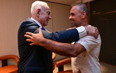 Prime Minister Benjamin Netanyahu meets with one of the Israelis who helped subdue a flydubai copilot who allegedly sought to hijack and crash a plane full of Israelis, on the passengers' return to Ben Gurion Airport on September 30, 2026. (Kobi Gideon/GPO)