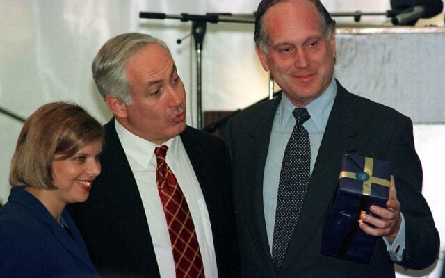 Former US ambassador to Austria Ronald S. Lauder (R) holds a present he received from Israeli Prime Minister Benjamin Netanyahu (L) as Netanyahu's wife Sarah looks on, September 22. Lauder and Netanyahu attended the groundbreaking ceremony at the Lauder Chabad School, which will be built by the Ronald S. Lauder Foundation.