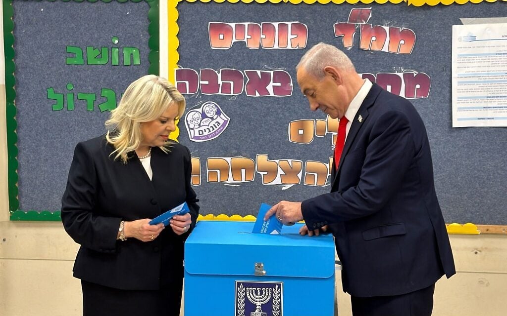 Prime Minister Benjamin Netanyahu (R) votes alongside his wife Sara, in Jerusalem, October 27, 2026. (Haim Zach/GPO) Prime Minister Benjamin Netanyahu (R) votes alongside his wife Sara, in Jerusalem, October 27, 2026. (Haim Zach/GPO)