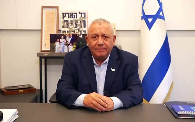 Yashar party chair Gadi Eisenkot gives an address on October 29, 2026. (Gadi Eisenkot/X screenshot)