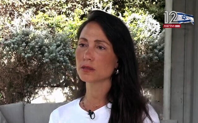 Tali Manes, a passenger on the flydubai flight who alerted the crew to the attack, October 1, 2026. (Screenshot/Channel 12)