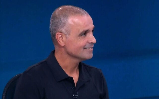 Passenger Yaniv Hayun, one of the Israelis who helped subdue a flydubai copilot who on September 30, 2026, sought to crash a plane full of Israelis, in an interview on October 3, 2026. (Channel 12 screenshot)