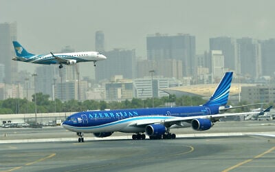 A picture take on September 14, 2017, shows a Oman air plane landing at the tarmac at Dubai’s International Airport. (Giuseppe Cacace/AFP) A picture take on September 14, 2017, shows a Oman air plane landing at the tarmac at Dubai’s International Airport. (Giuseppe Cacace/AFP)