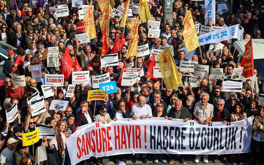 Thousands in Turkey rally against escalating crackdown on media