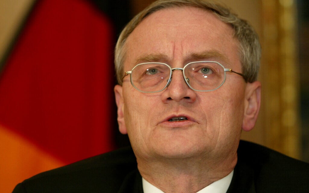 August Hanning, president of Germany’s Federal Intelligence Service (BND), photographed on November 6, 2002, at the agency’s headquarters in Pullach, near Munich. (AP Photo/Diether Endlicher)