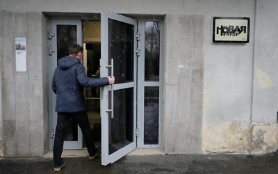 A man enters a building where independent Russian newspaper Novaya Gazeta has an office in Moscow, Russia, on April 9, 2026. (AP Photo/Pavel Bednyakov)
