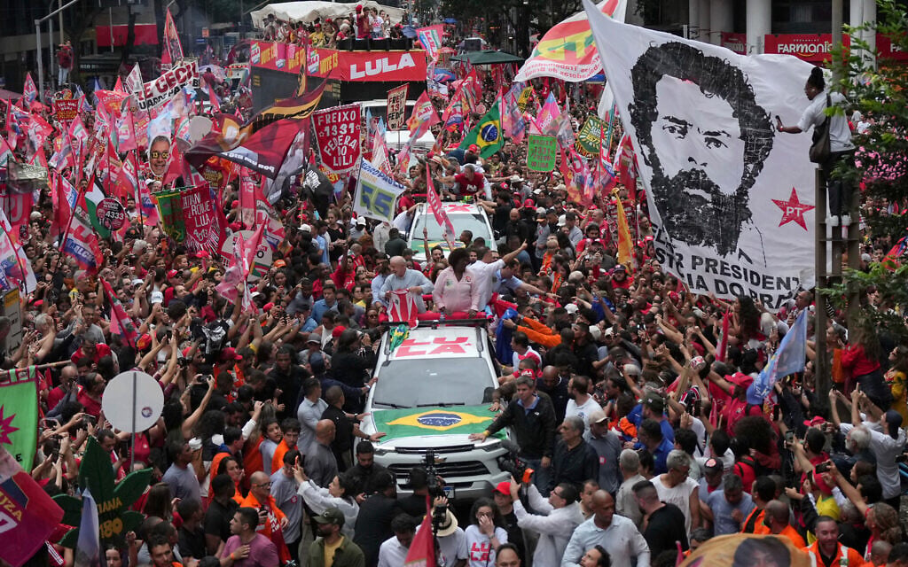 Brazilian President Luiz Inacio Lula da Silva, who is running for reelection, center, accompanied by Senate candidates Benedita da Silva, right, and Pedro Paulo, attends a campaign rally in Rio de Janeiro, Brazil, October 2, 2026. (AP Photo/Silvia Izquierdo)
