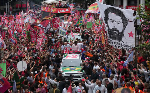 Brazilian President Luiz Inacio Lula da Silva, who is running for reelection, center, accompanied by Senate candidates Benedita da Silva, right, and Pedro Paulo, attends a campaign rally in Rio de Janeiro, Brazil, October 2, 2026. (AP Photo/Silvia Izquierdo)