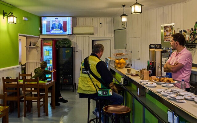 People at a bar in La Cabrera, on the outskirts of Madrid, Spain, watch a televised speech by Spanish Prime Minister Pedro Sanchez from La Moncloa Palace announcing national elections, October 5, 2026. (AP Photo/Bernat Armangue) People at a bar in La Cabrera, on the outskirts of Madrid, Spain, watch a televised speech by Spanish Prime Minister Pedro Sanchez from La Moncloa Palace announcing national elections, October 5, 2026. (AP Photo/Bernat Armangue)