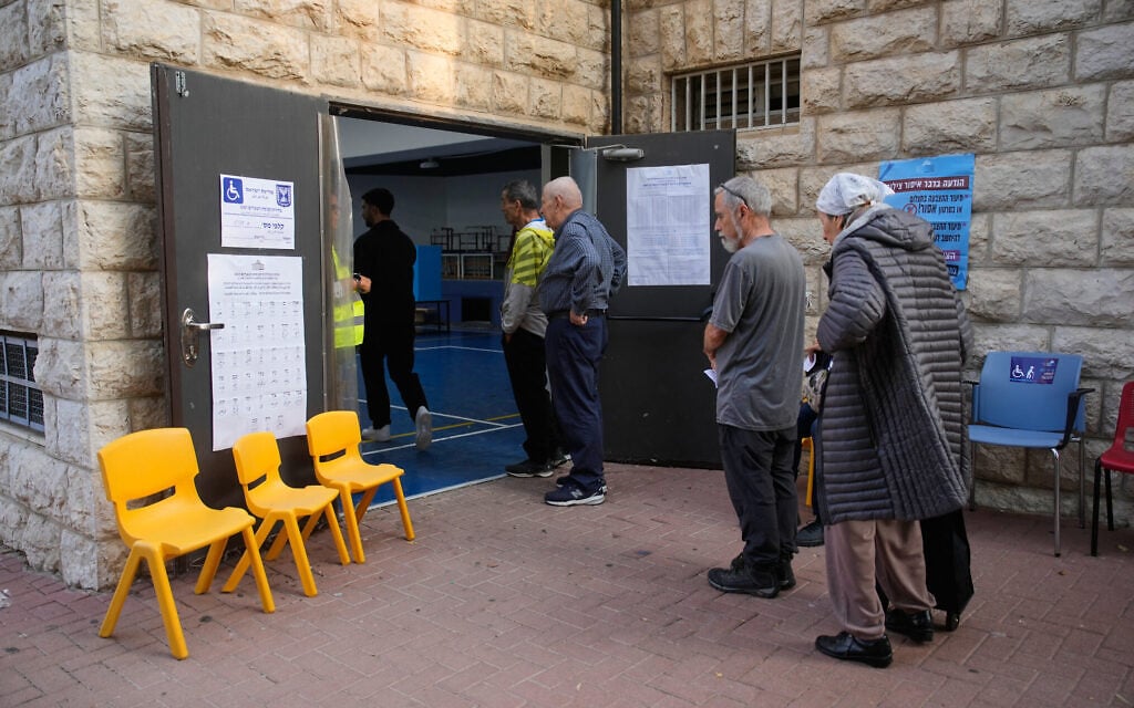 Voters line up before a polling site opens to cast their ballots in Israel’s general election, in Jerusalem, October 27, 2026. (AP Photo/Ohad Zwigenberg) Voters line up before a polling site opens to cast their ballots in Israel’s general election, in Jerusalem, October 27, 2026. (AP Photo/Ohad Zwigenberg)
