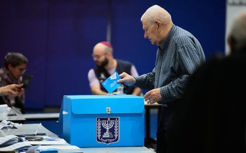 A man casts his ballot at a polling station during Israel’s general election in Jerusalem, October 27, 2026. (AP Photo/Ohad Zwigenberg)