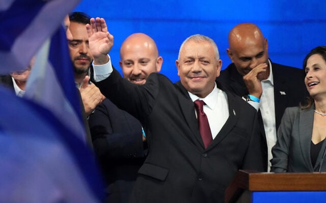 Yashar party leader Gadi Eisenkot waves to supporters after the release of the first exit poll results following the general election, in Tel Aviv on October 27, 2026. (AP Photo/Ariel Schalit) Yashar party leader Gadi Eisenkot waves to supporters after the release of the first exit poll results following the general election, in Tel Aviv on October 27, 2026. (AP Photo/Ariel Schalit)